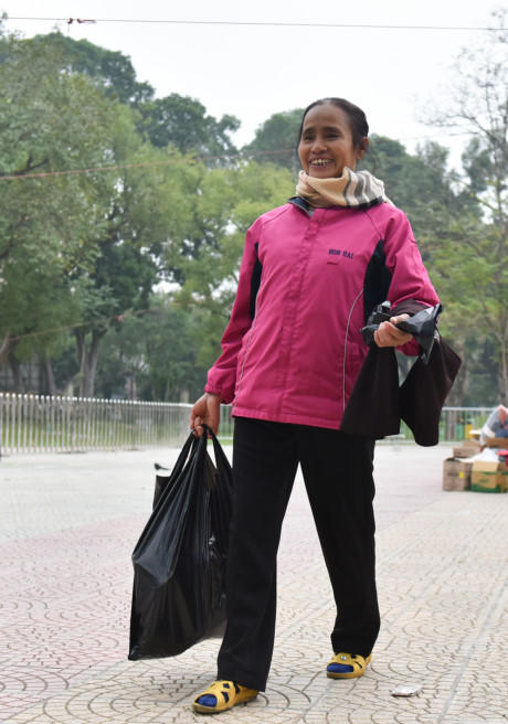 Đại diện ban tổ chức cho biết họ rất muốn tạo điều kiện cho mọi người c&oacute; c&aacute;i tết ấm no. Tuy vậy, do số lượng h&agrave;ng c&oacute; hạn n&ecirc;n kh&ocirc;ng thể đ&aacute;p ứng hết nhu cầu.