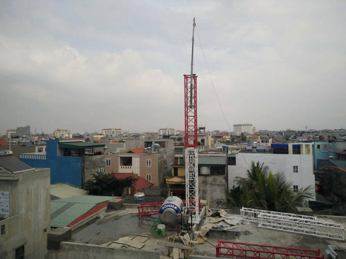 Trạm phát sóng BTS đang được lắp đặt.