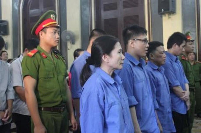 Bà Oanh và các đồng phạm tại phiên sơ thẩm.