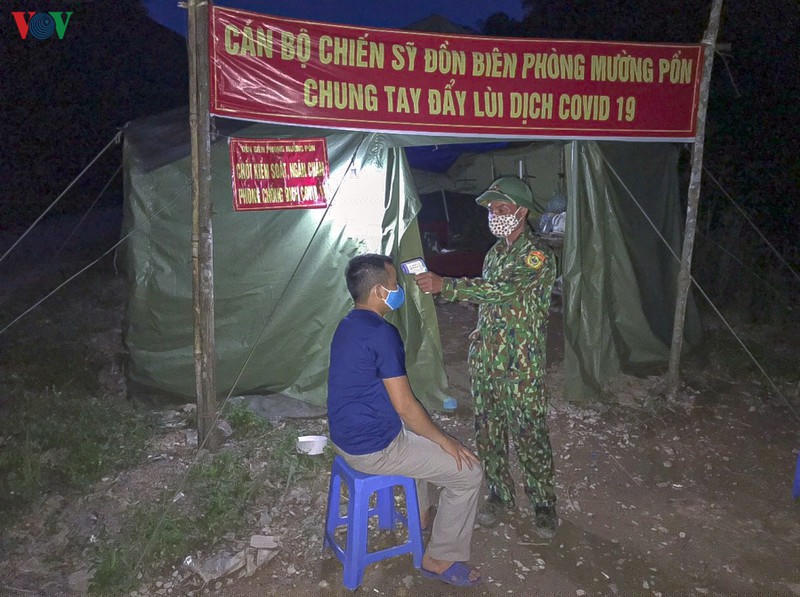 chong nhap canh trai phep, linh bien phong tiep tuc ngu rung, bam nui hinh 7
