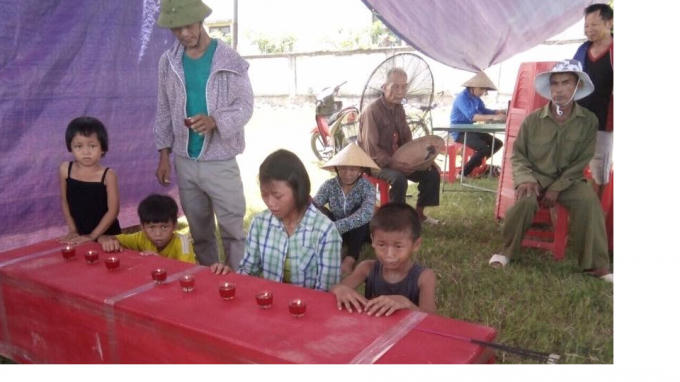 Chị Luận được xác định đã tử vong bên vệ đường, để lại 5 người con bơ vơ.