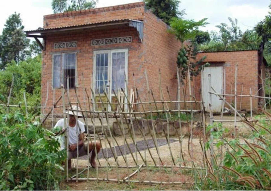 Căn nhà ông Hoàng Văn Minh rào nhốt con gái trong nhà từ năm 2013. Ảnh: K.L