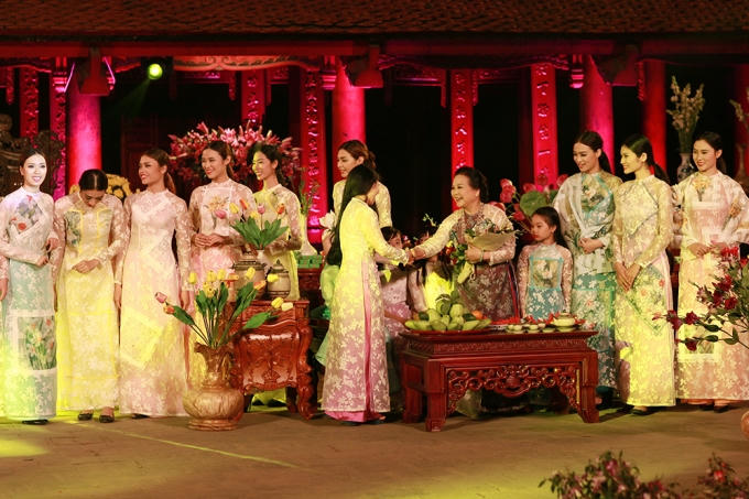 Những bóng hồng gạo cội cùng quy tụ trên sân khấu thời trang