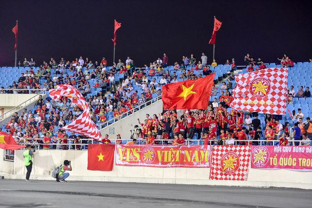 Những cổ động viên thân quen của hội cổ động viên VFS Miền Bắc vẫn đến sân "cháy" hết mình cho U23 Việt Nam thi đấu tốt. Kết quả chung cuộc của trận đấu Việt Nam thắng Brunei với tỷ số 6-0.