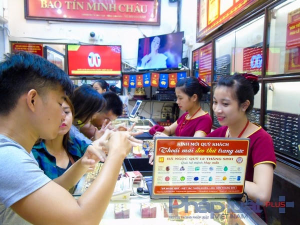 Giá vàng ngày 8/7, giá vàng giảm mạnh, vàng SJC nằm mức 36,5 triệu đồng/lượng. 