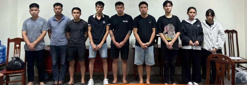 Nhóm đối tượng ở nhiều tỉnh, thành phố liên quan đến hành vi tổ chức đánh bạc và đánh bạc qua ứng dụng X-Poker bị tạm giữ tại cơ quan Công an. Ảnh: CA Bắc Ninh.
