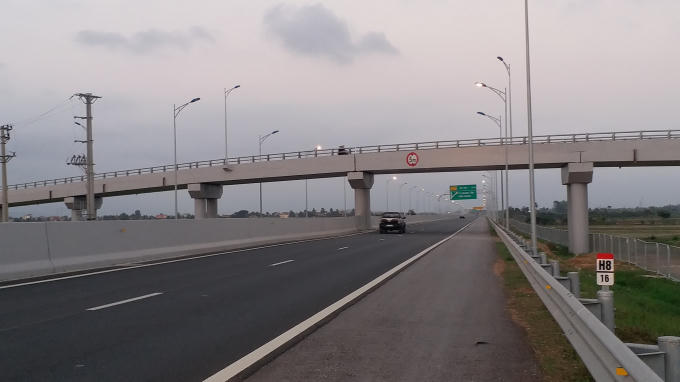 Nút giao Tiền Phong - nơi các lái xe phản ánh bị nhóm đối tượng đứng trên cầu ném đá vào ô tô.