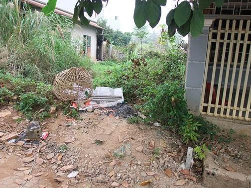 Chiếc lồng gà của nạn nhân thu được tại phường Thanh Trường, TP Điện Biên Phủ (Ảnh congan.dienbien.gov.vn).