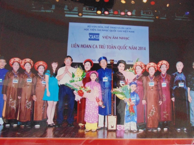 Ca nương Đỗ Thị Nhàn giành giải cá nhân hát hay nhất tại Liên hoan Ca trù toàn quốc năm 2014 với điệu Trúc gỗ.