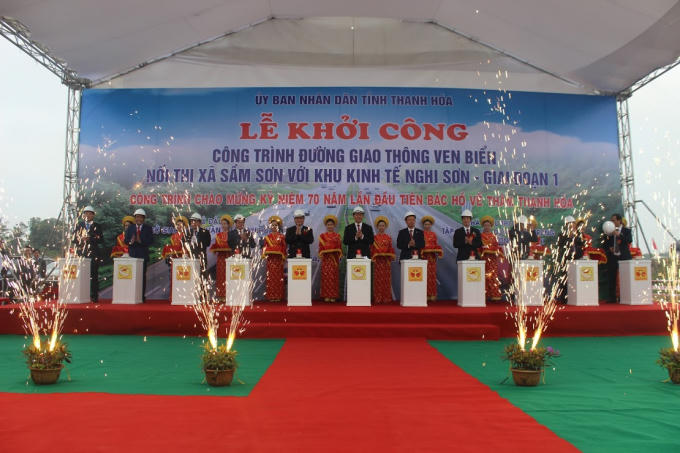 Dự án đường giao thông nối thị xã Sầm Sơn với Khu Kinh tế Nghi Sơn (giai đoạn 1) có tổng mức trên 1.479 tỷ đồng. (Ảnh: A.Thắng).