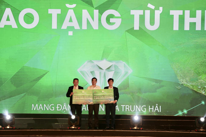 Hai doanh nghiệp ủng hộ  tổng cộng 5 tỷ đồng cho quỹ từ thiện TP Đà Nẵng.