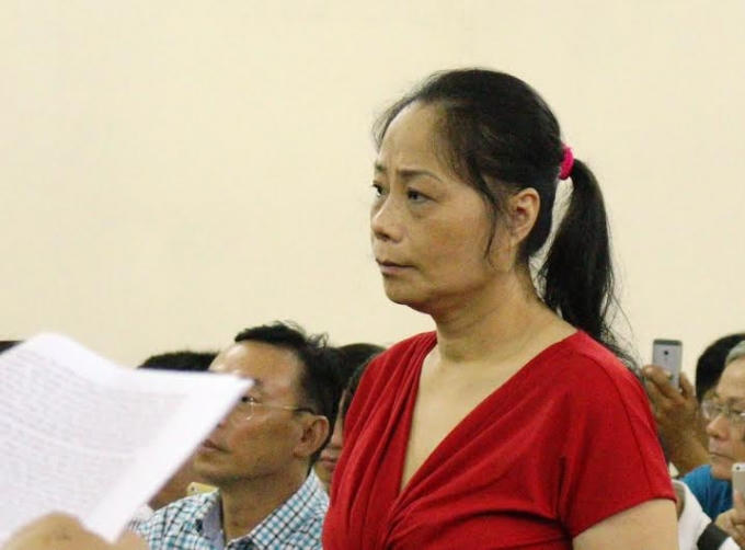 Bà Nga trước vành móng ngựa.