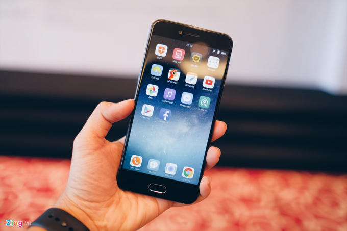 Bphone 2017 có  sự thay đổi rất nhiều so với bản 2015 (Ảnh nguồn Zing.vn)