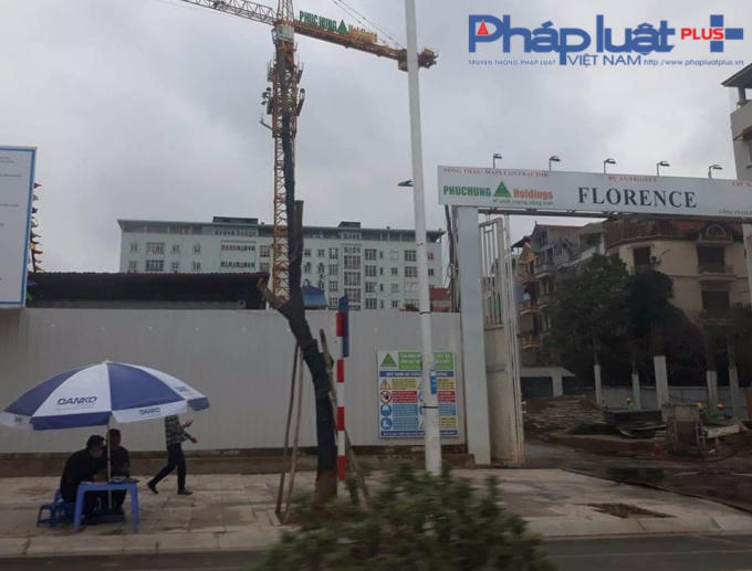 Cửa dự án luôn có người chờ để tư vấn.