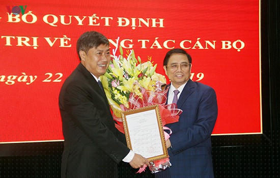 Ngày 22/9, ông Phạm Minh Chính, Ủy viên Bộ Chính trị, Bí thư Trung ương Đảng, Trưởng Ban Tổ chức Trung ương đã trao Quyết định của Bộ Chính trị chuẩn y ông Nguyễn Hữu Đông, Ủy viên dự khuyết Ban Chấp hành Trung ương Đảng, Phó Bí thư Tỉnh ủy Sơn La giữ chức Bí thư Tỉnh ủy Sơn La, nhiệm kỳ 2015-2020.