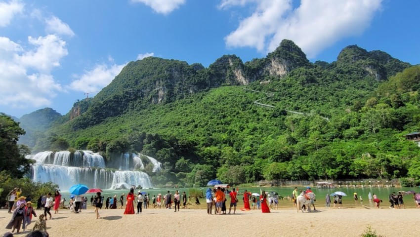 Khu du lịch thác Bản Giốc, xã Đàm Thủy là điểm đến thu hút đông đảo du khách. (Ảnh: K.V).