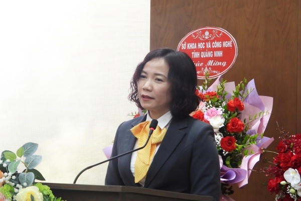 Bà Phạm Thị Hải Yến – Giám đốc Bưu điện tỉnh Quảng Ninh chia sẻ tại buổi lễ.