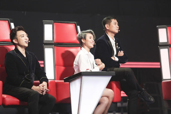 Xuất hiện cô bé dân ca xứ Huế làm