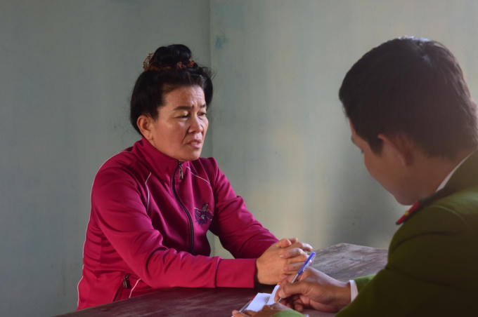 Công an lấy lời khai của Quàng Thị In.