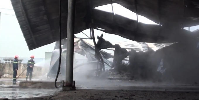 Ch&aacute;y lớn xưởng sản xuất chăn ga gối đệm, thiệt hại gần 500 triệu đồng.