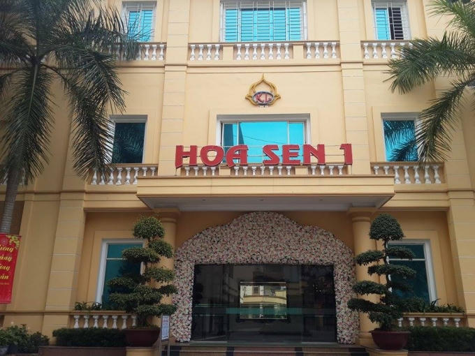 Nhà hàng hoa sen 1.