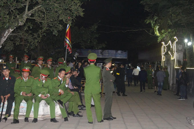 Lực lượng Cảnh sát địa phương được bố trí khắp nơi.