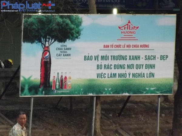 Khách thập phương tấp nập đổ về chùa Hương trước giờ khai hội