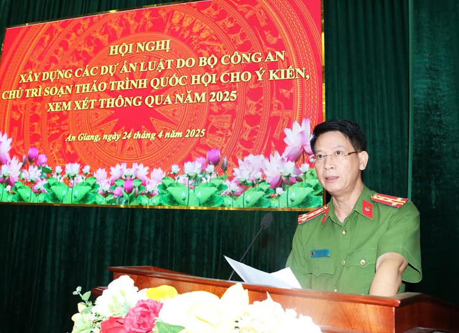 Đại tá Nguyễn Thế Hải - Phó Giám đốc Công an tỉnh An Giang phát biểu kết luận Hội nghị