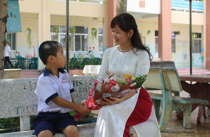 Truyền thống &ldquo;T&ocirc;n sư trọng đạo&rdquo; của người Việt từ ng&agrave;y xưa, vẫn được g&igrave;n giữ cho đến ng&agrave;y nay.