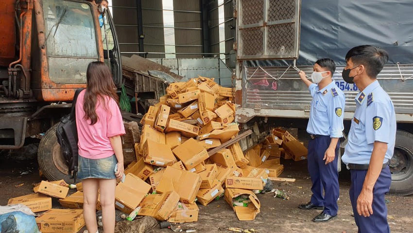Cơ quan chức năng tiêu hủy sản phẩm vi phạm