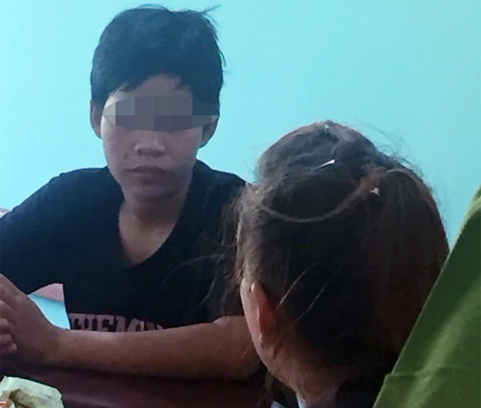 Thiếu nữ K. tại cơ quan công an. Ảnh: E.X.