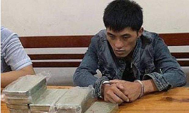 Đối tượng Và Nhia Lỳ cùng số tang vật.
