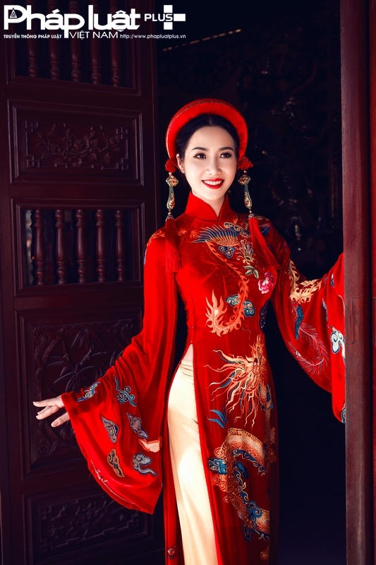 Ảnh: Hoàng Trung - Trang điểm: Trang Makeup