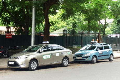 Một số hãng taxi đang hoạt động trên địa bàn Thành phố. Ảnh: Thành Nam.
