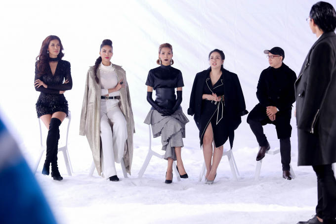 Hoàng Thùy chiến thắng, Minh Tú ôm đầu la lên