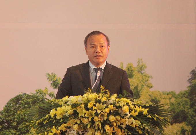 Thứ trưởng Bộ Ngoại giao Vũ Hồng Nam phát biểu tại Họp báo.