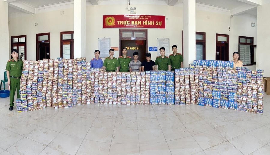 1,4 tấn pháo hoa nổ bị cơ quan Công an thu giữ. Ảnh CANA