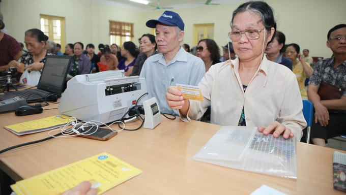 Bảo hiểm xã hội Việt Nam mở rộng việc chi trả lương hưu qua hệ thống bưu điện, tạo thuận lợi cho người dân.