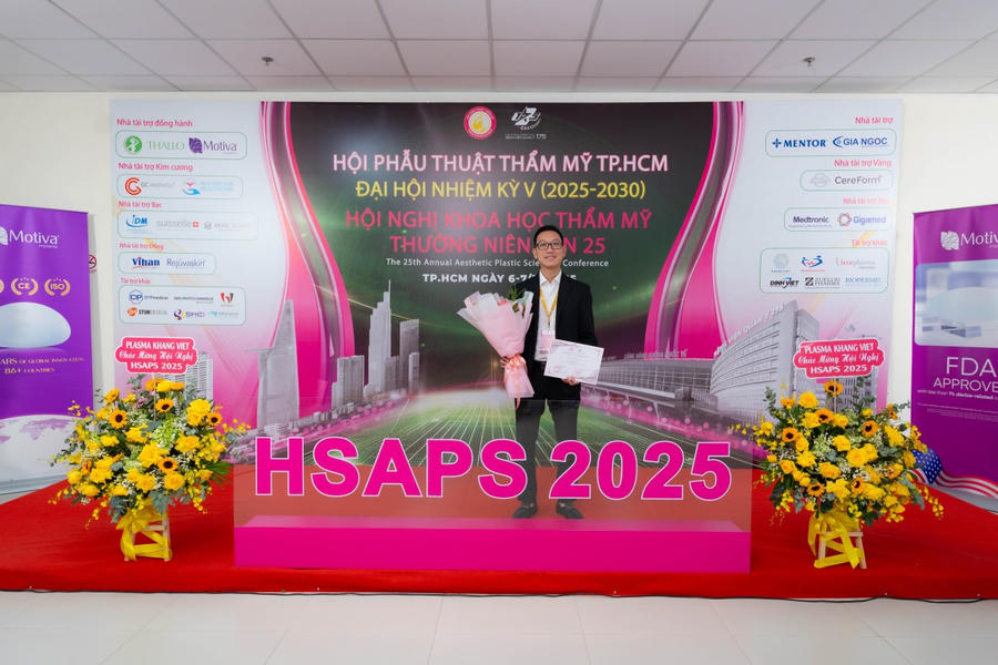 ThS-Bác sĩ Vũ Văn Thức (Trưởng khoa Phẫu thuật Tạo hình Thẩm mỹ - Bệnh viện Thẩm mỹ SIAM Thailand) tham gia báo cáo khoa học tại hội nghị HSAPS 2025