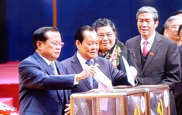 Đang công bố danh sách Ban Chấp hành Trung ương Đảng khóa XII
