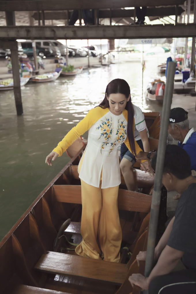 Ở tuổi 45, Phi Nhung vẫn giữ cho mình đời tư trong sạch. Cô luôn đứng ngoài những scandal trong làng giải trí Việt khiến nhiều người nể phục vì không hề dùng chiêu trò hay phát ngôn sốc nào để PR.