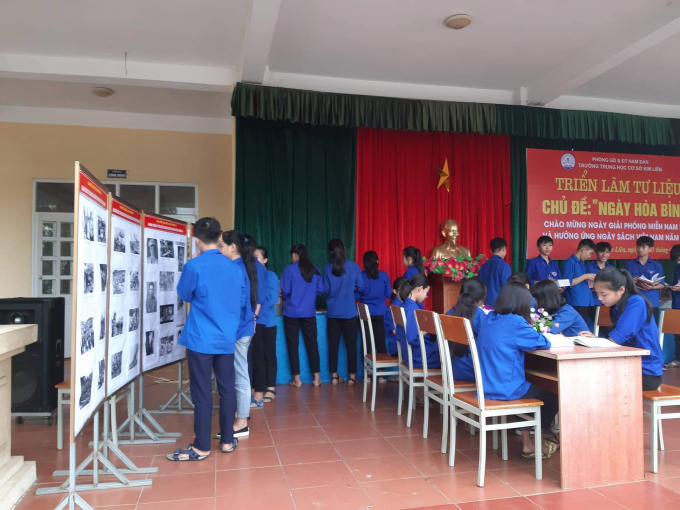 Đoàn viên thanh niên của trường hưởng ứng ngày đọc sách Việt Nam