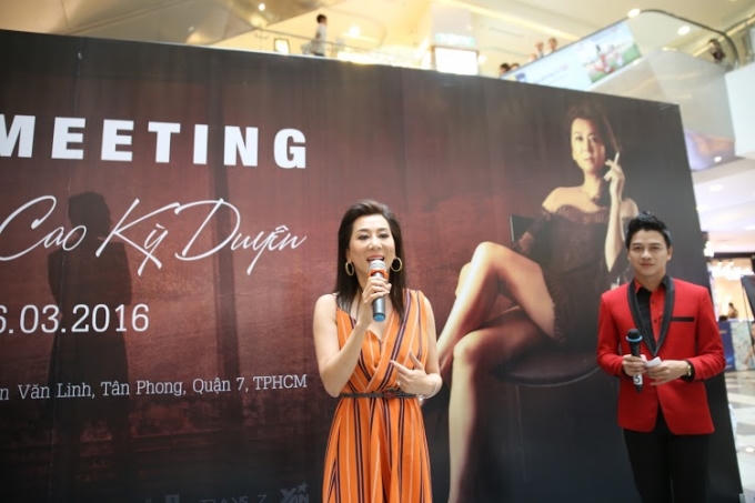MC Kỳ Duyên rạng rỡ dù ở độ tuổi 51.