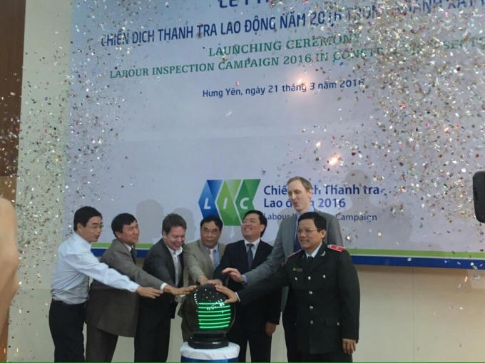 Các đại biểu phát động chiến dịch.