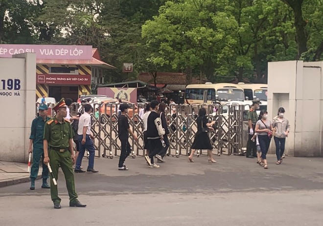 Đảm bảo an ninh trật tự trước cổng vào 19B Ngọc Hà