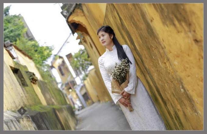 Nét e thẹn của thiếu nữ dạo phố