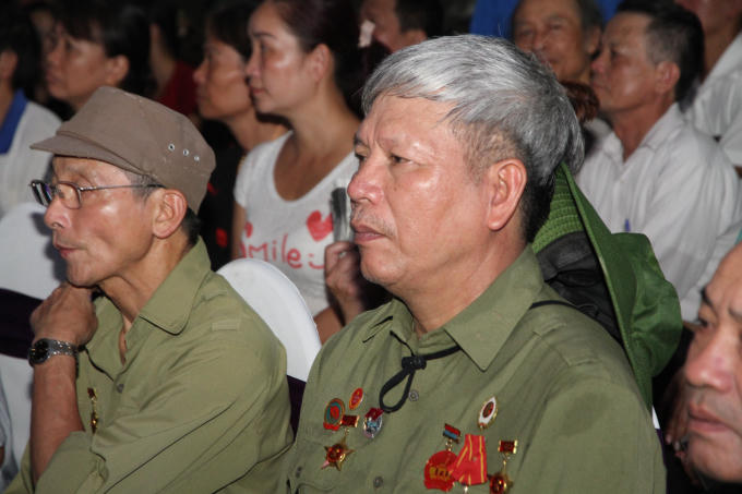 Những "người lính năm xưa" họ đeo trên ngực áo những "Chiến công" của thời khói lửa.