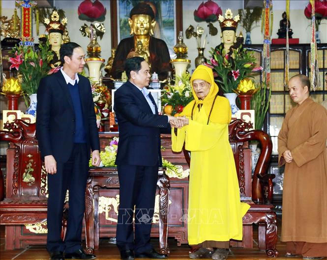 Ông Trần Thanh Mẫn đến thăm, chúc Tết HT.Thích Phổ Tuệ - Ảnh: Nguyễn Dân/TTXVN