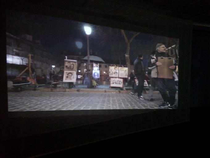 Không gian yên tĩnh và thơ mộng tại nước Pháp giúp cho người nghe có thể thưởng thức thơ một cách cảm xúc hơn.