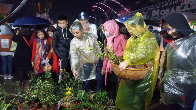 Chợ Viềng xu&acirc;n 2018 trước giờ khai Lễ